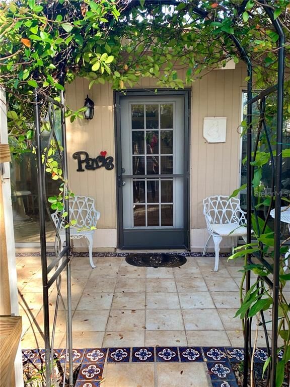 Property Photo:  500 N Jefferson Avenue 5  FL 34237 