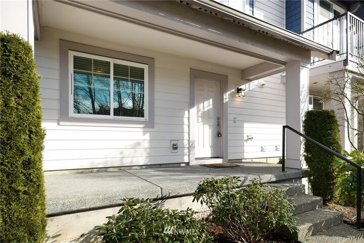 Property Photo: 15675 NE 102nd Way 102 WA 98052