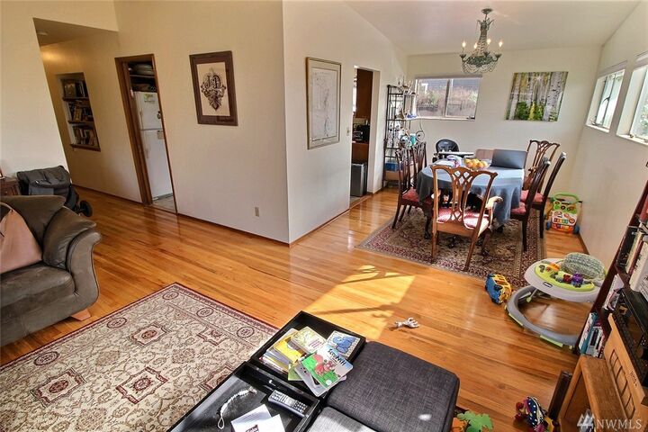 Property Photo: 5120 S Holly St WA 98118