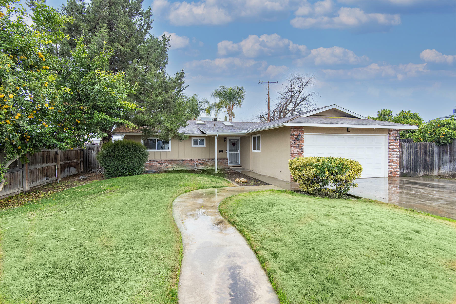 Property Photo:  321 W Tammy Avenue  CA 93277 