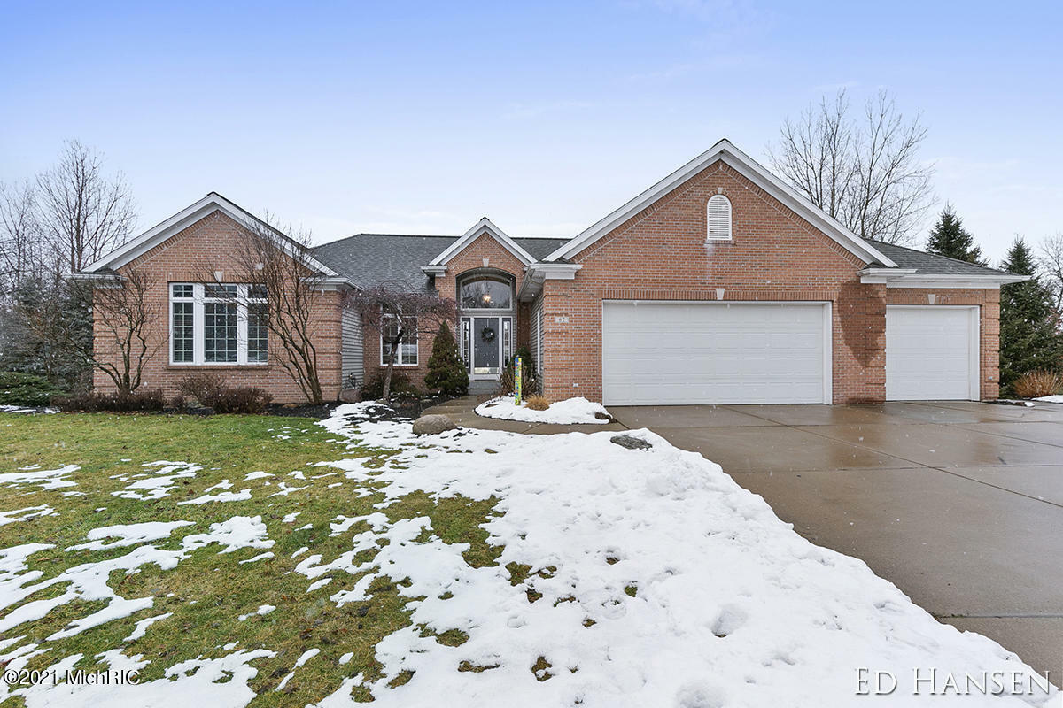 Property Photo:  62 Chelsea Court NE  MI 49341 