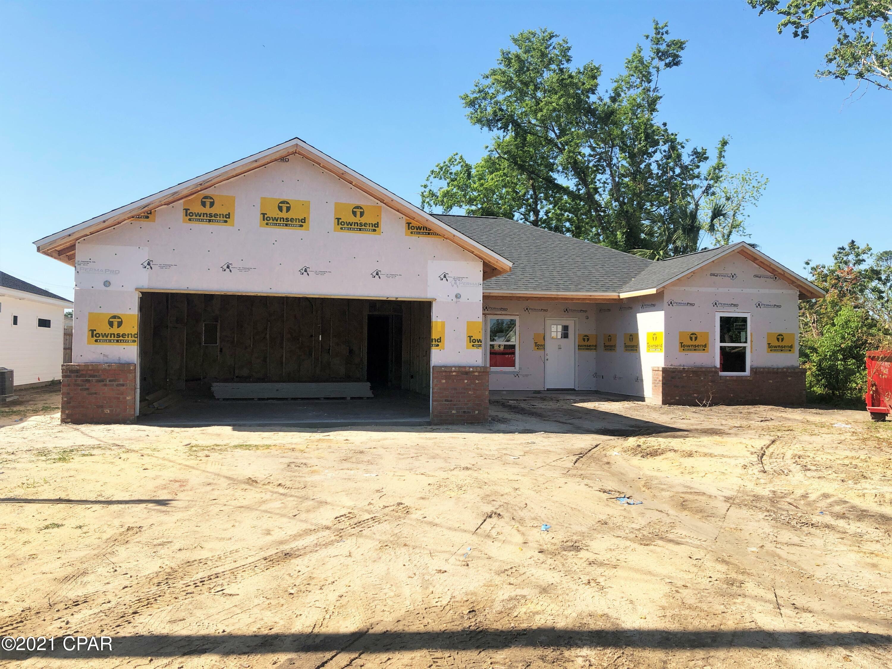 Property Photo: 705 W 8th Street FL 32444