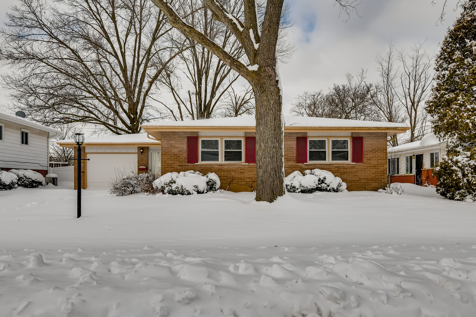 Property Photo:  322 Douglas Street  IL 60466 