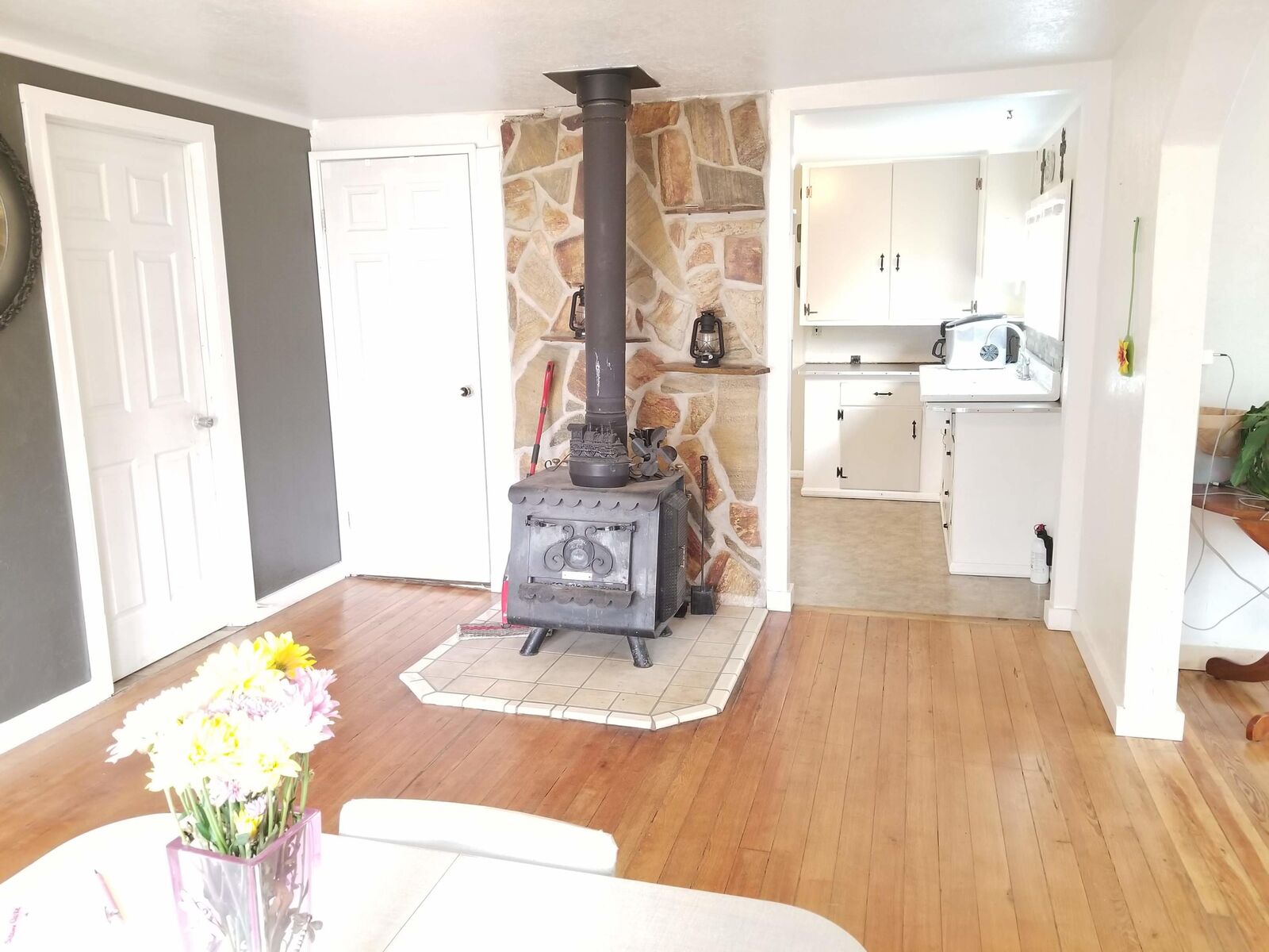 Property Photo:  210 W 10th Ave  WA 99141 