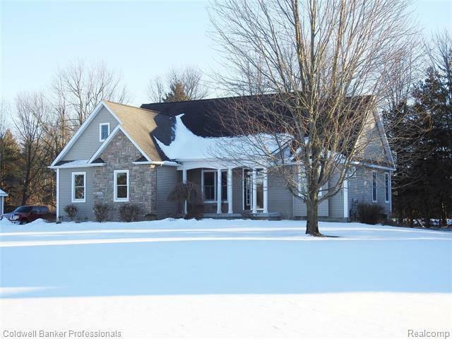 Property Photo: 2046 Fawn Glen Circle MI 48446