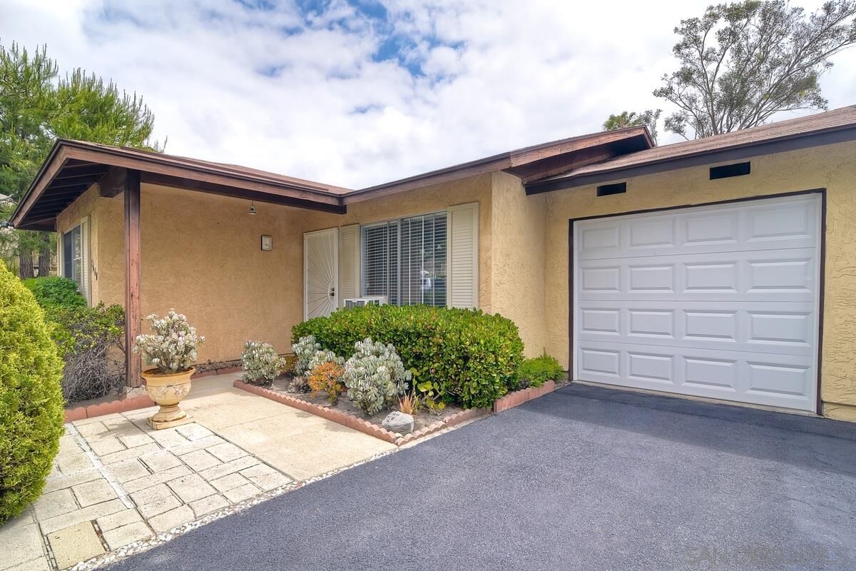 2 bed Oceanside home for sale 1660 Peacock Blvd, Oceanside, CA 92056