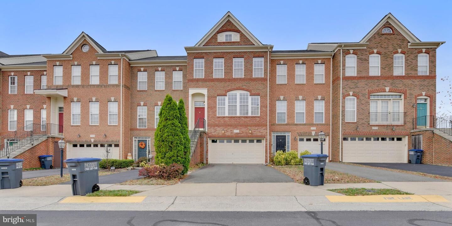 Property Photo: 25121 Cutgrass Terrace VA 20105