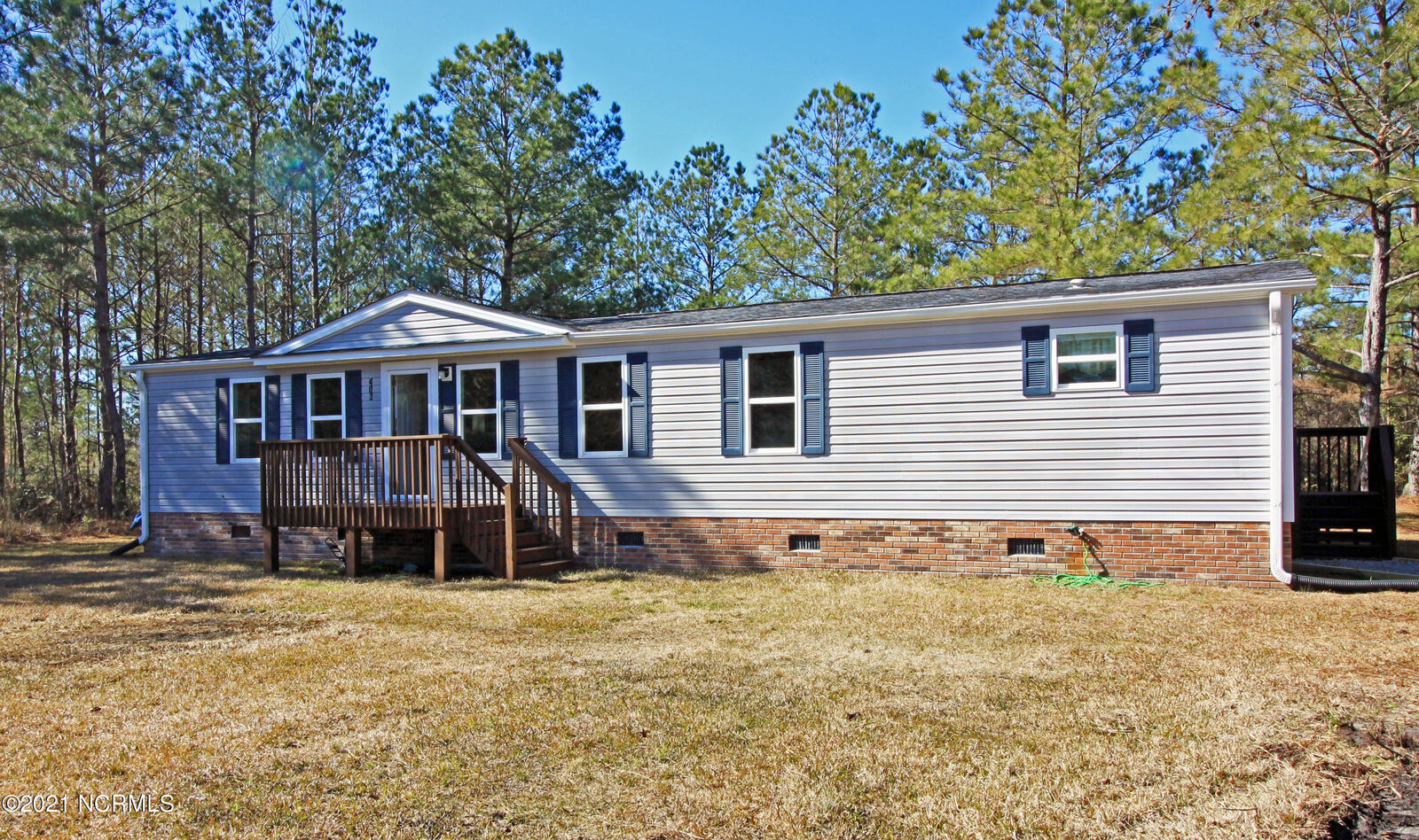 Property Photo:  403 Woodside Drive  NC 28443 
