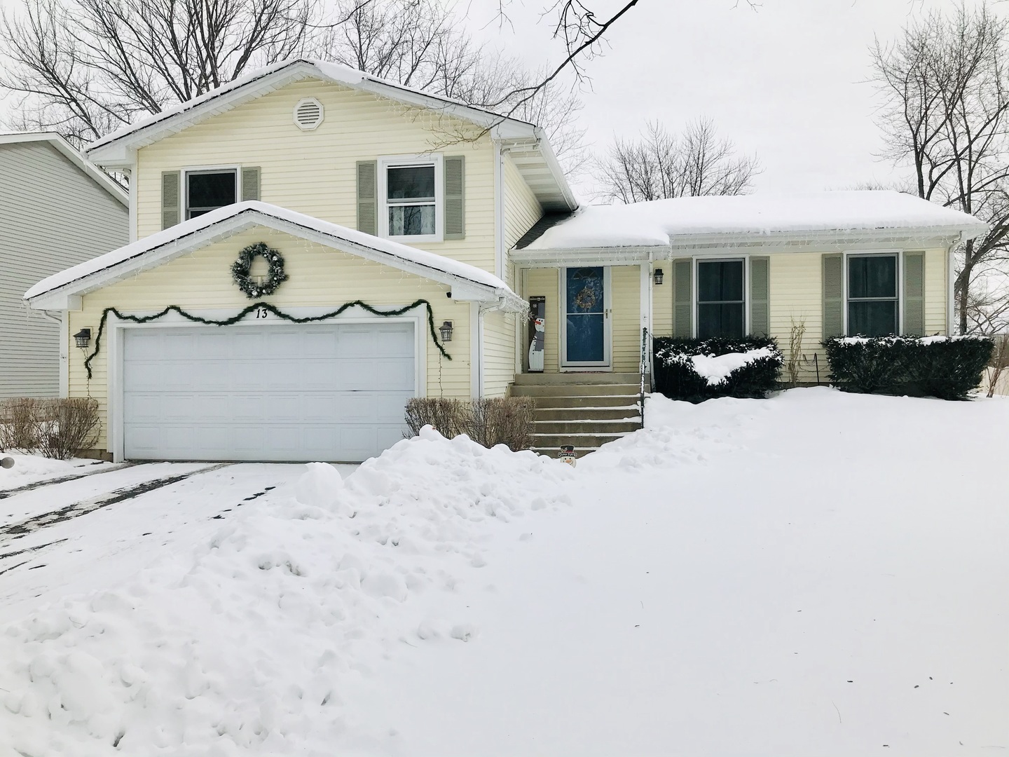 Property Photo: 13 Duxbury Lane IL 60013