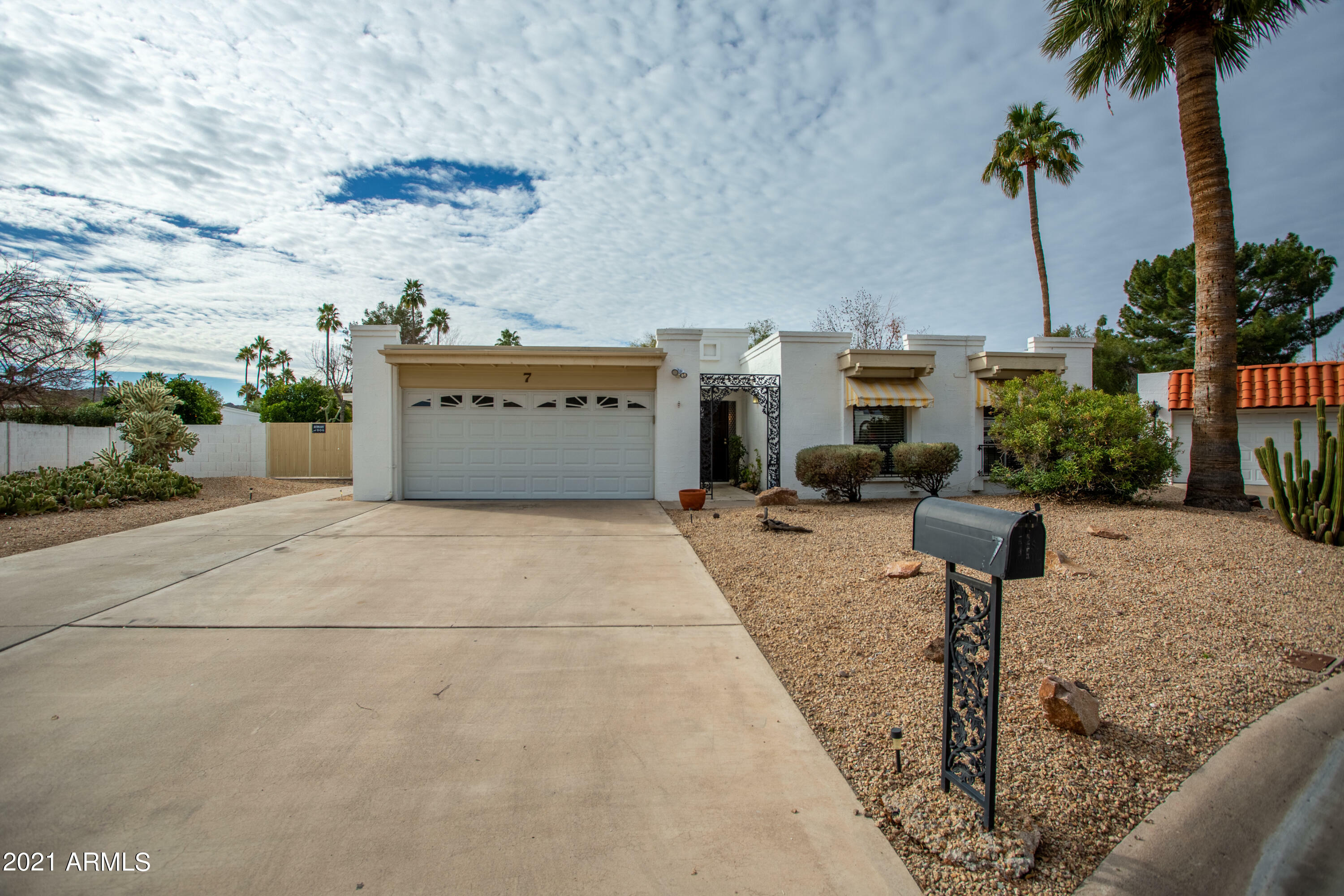 Property Photo:  7 E Piping Rock Road  AZ 85022 