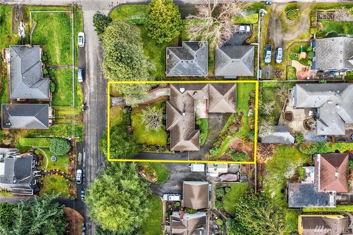 Property Photo:  14610 24th Ave SW  WA 98166 