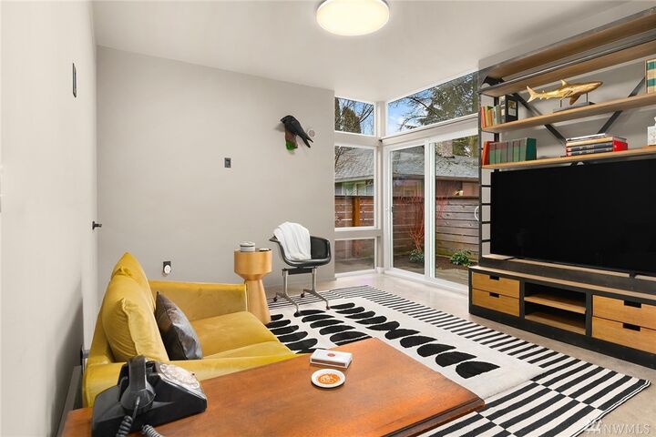 Property Photo:  918 B 15th Ave  WA 98122 