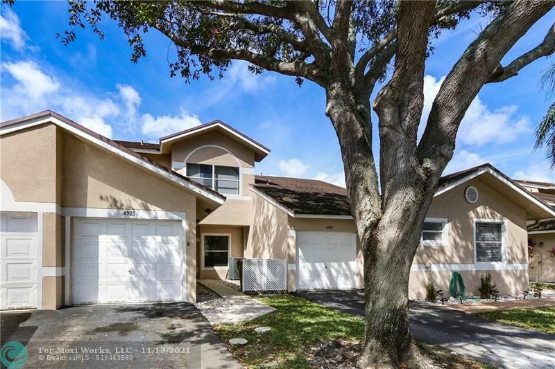 Property Photo:  4925 W Lakes Dr 4925  FL 33442 