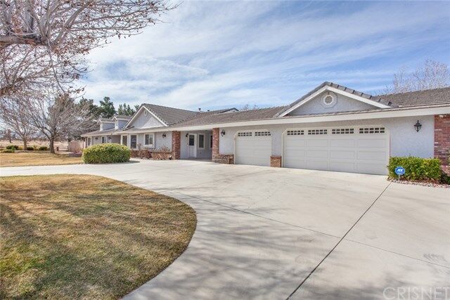 Property Photo: 42411 27th Street W CA 93536