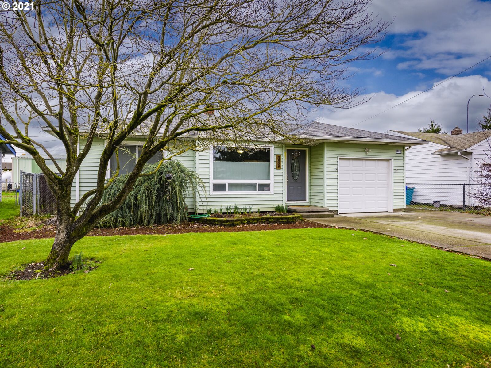 Property Photo:  3808 Thompson Ave  WA 98660 