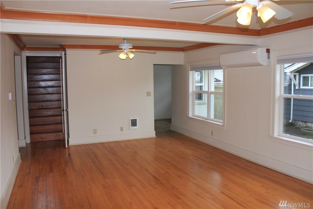 Property Photo:  1202 S 3rd Ave  WA 98626 