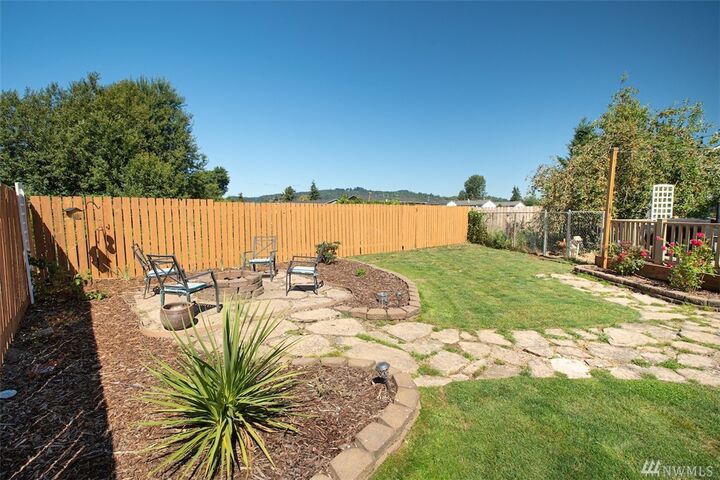 Property Photo:  4429 Zirkel Ct  WA 98632 