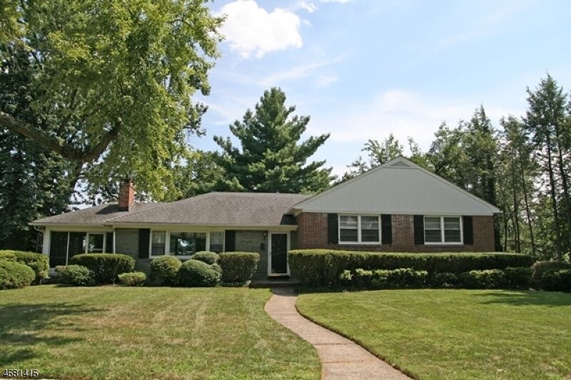 Property Photo:  11 Argyle Ct  NJ 07901 