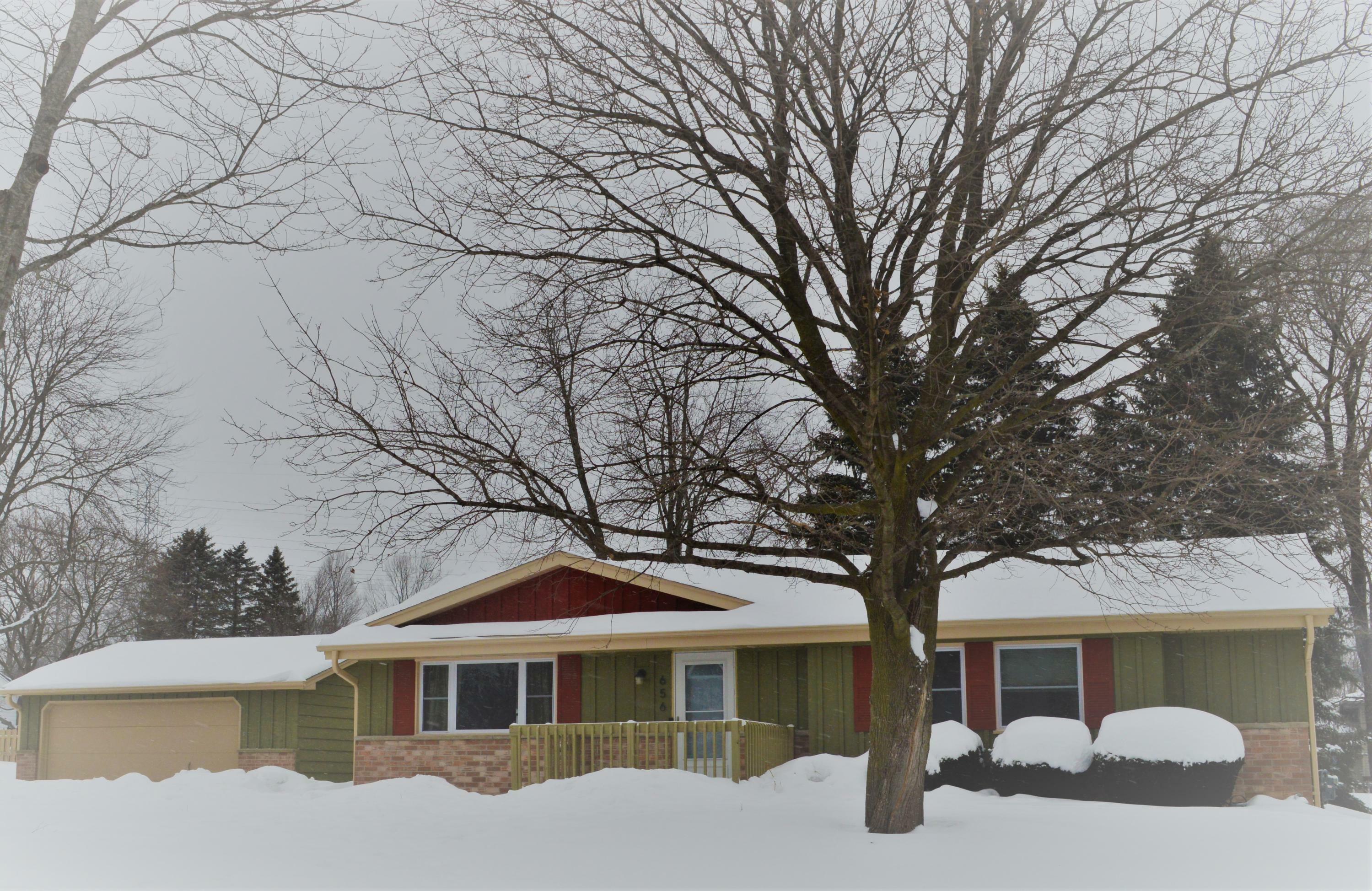 Property Photo: 656 W Hollybrook Ln WI 53080