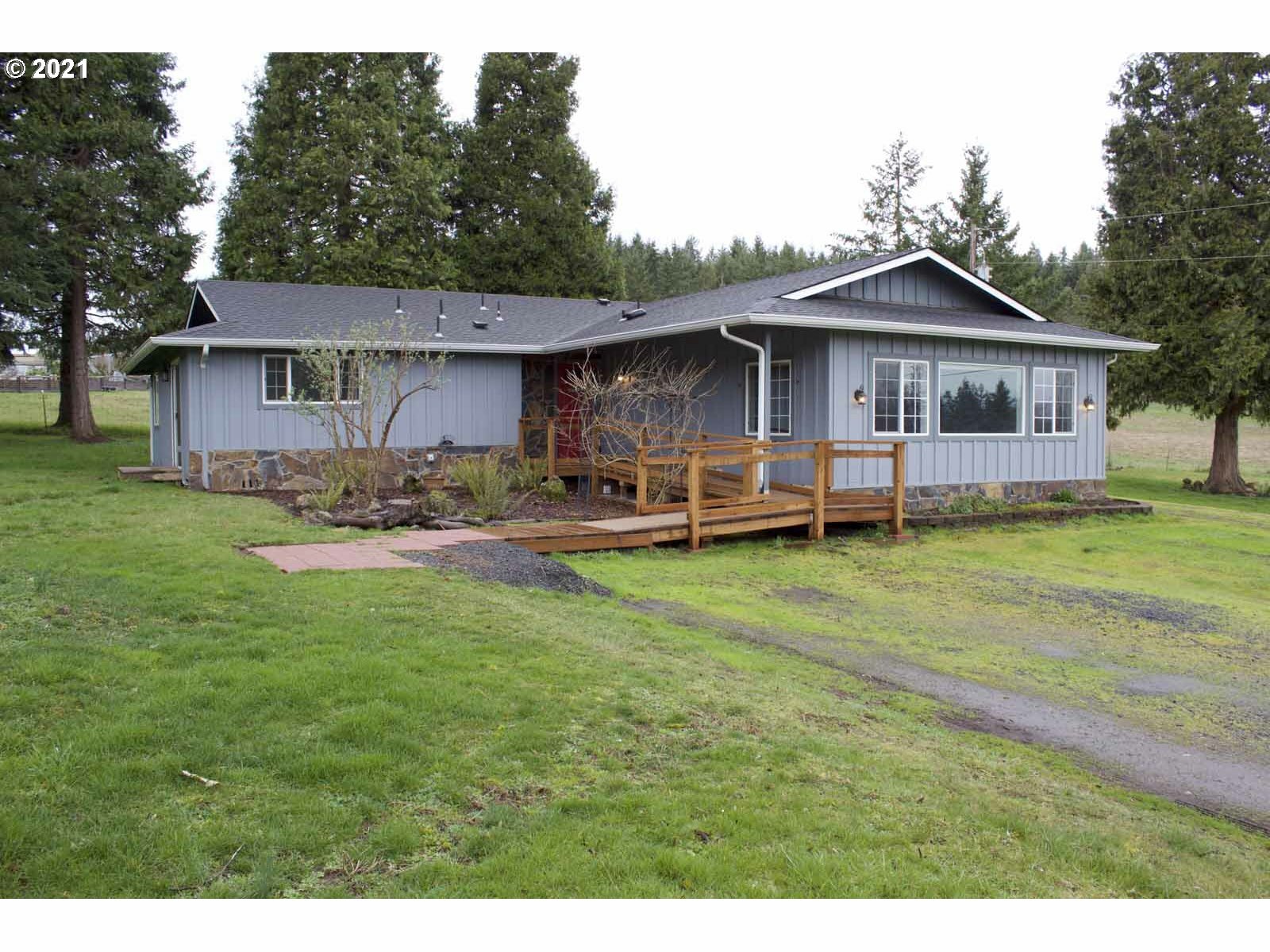 Property Photo: 36131 Enterprise Rd OR 97426