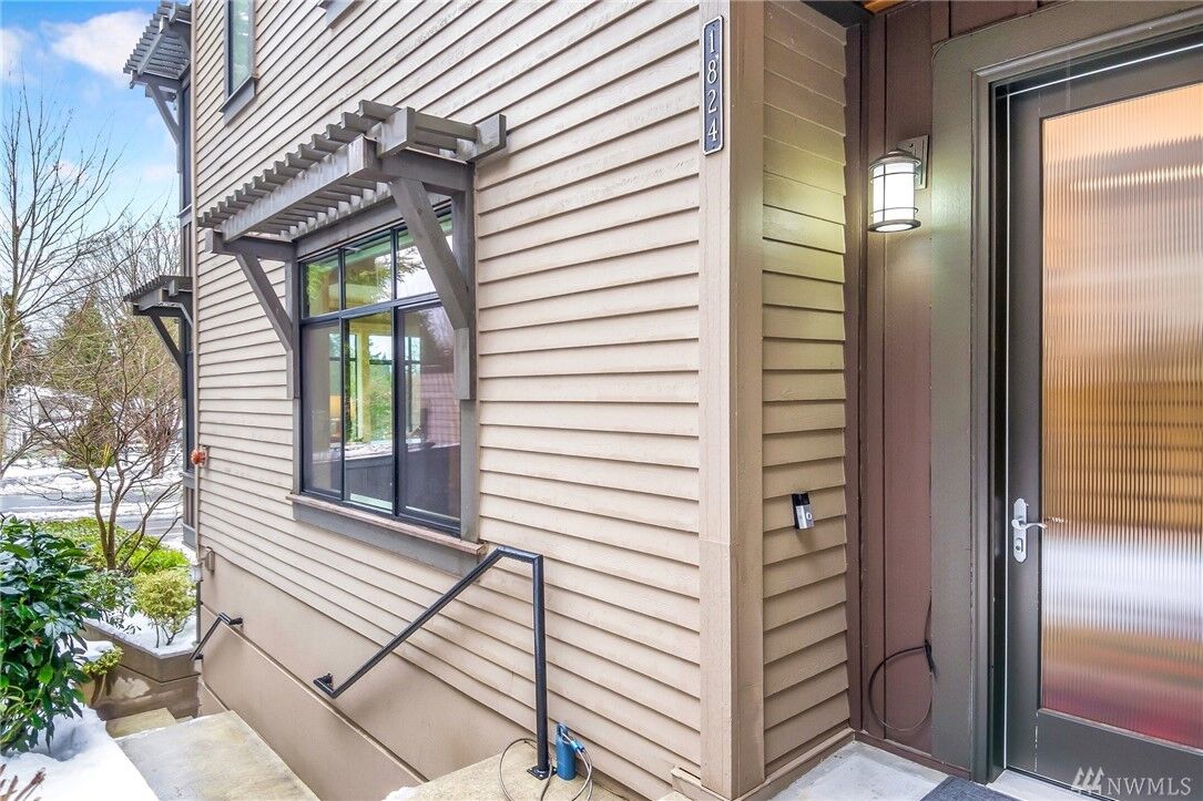 Property Photo: 1824 Market St WA 98033