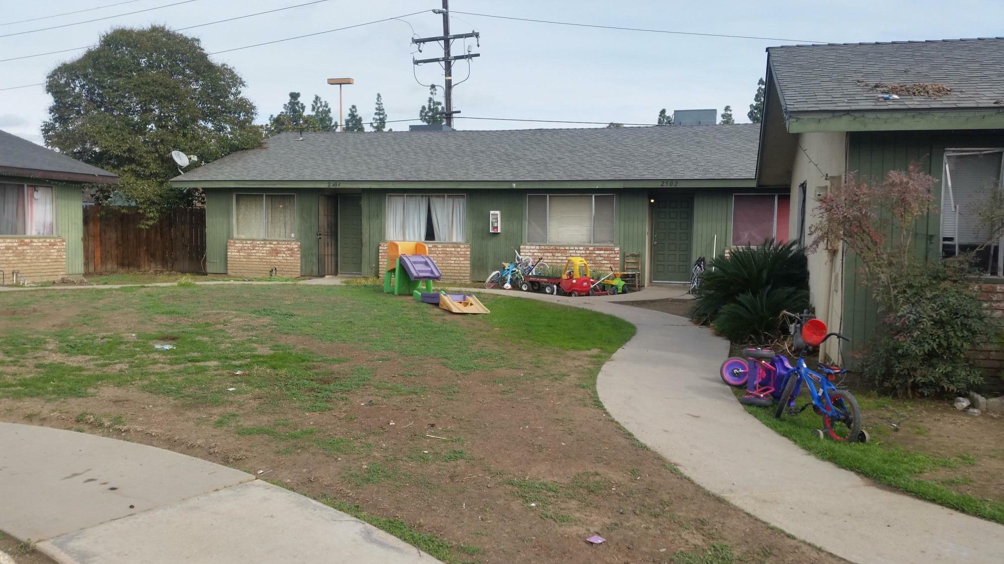 Property Photo:  2500 W Hemlock Court  CA 93277 