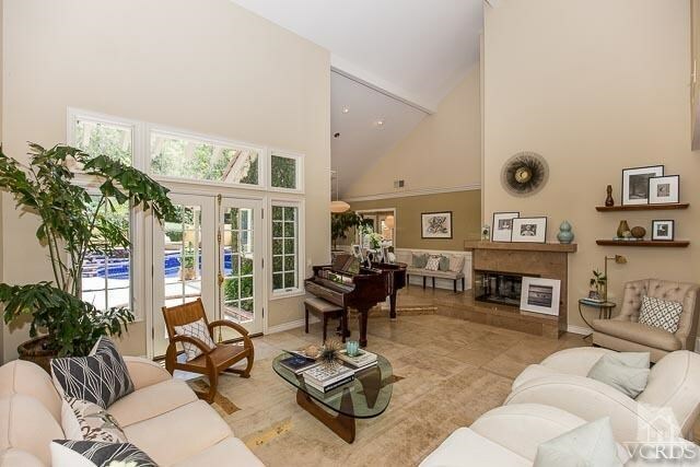 Property Photo:  1748 Country Oaks Lane  CA 91362 