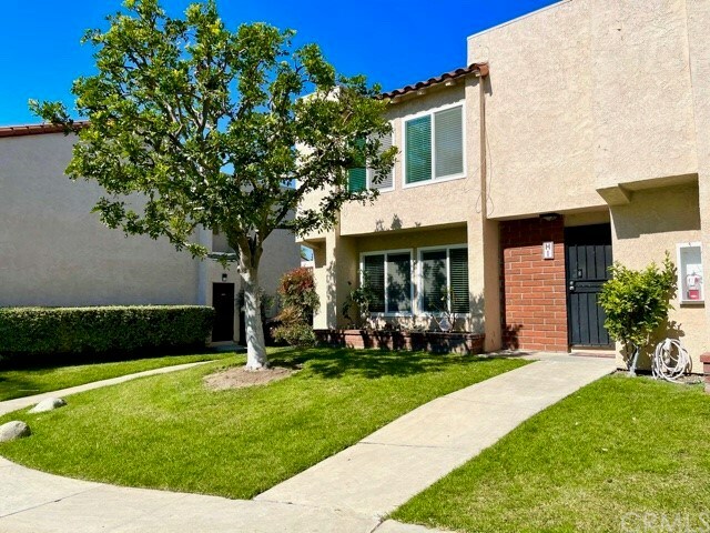 Property Photo:  700 W La Veta Avenue H1  CA 92868 