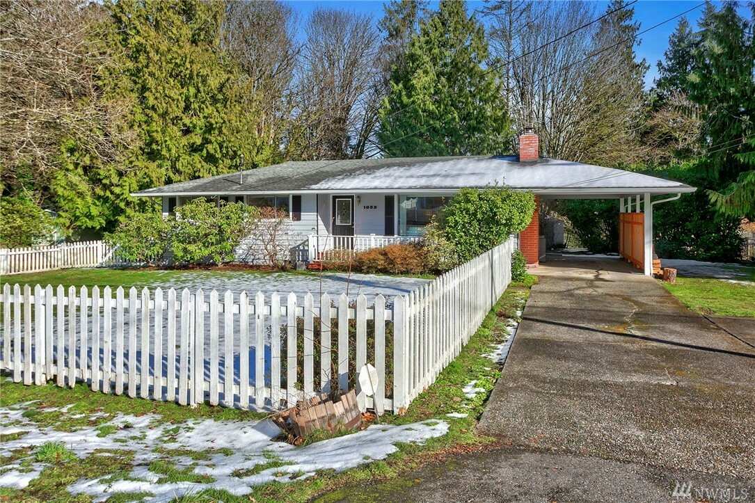 Property Photo:  1033 Avenue A  WA 98290 