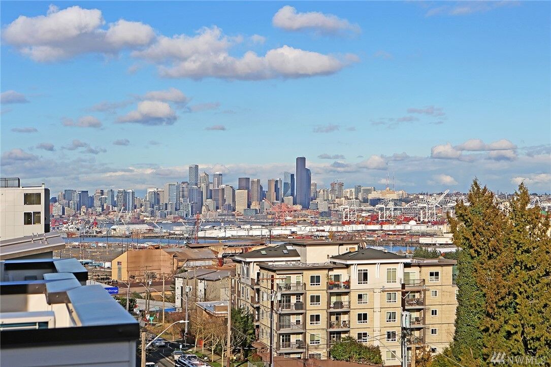 Property Photo:  3104 SW Avalon Wy F  WA 98126 