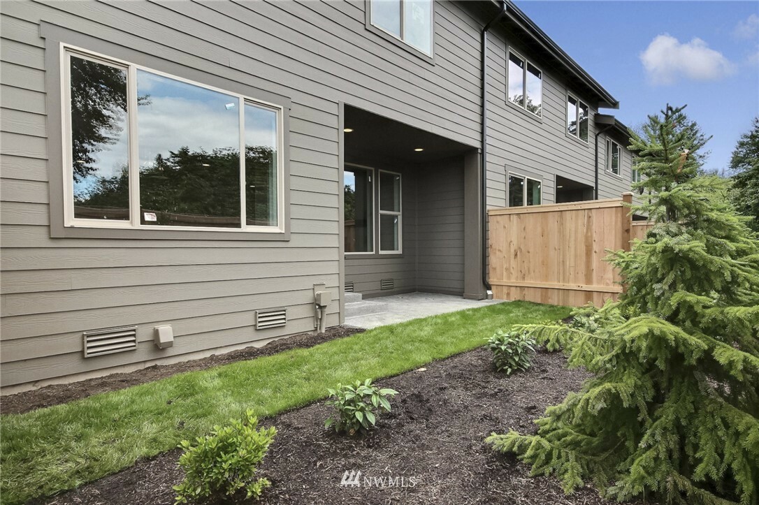 Property Photo:  10528 10th Street Ct E  WA 98372 