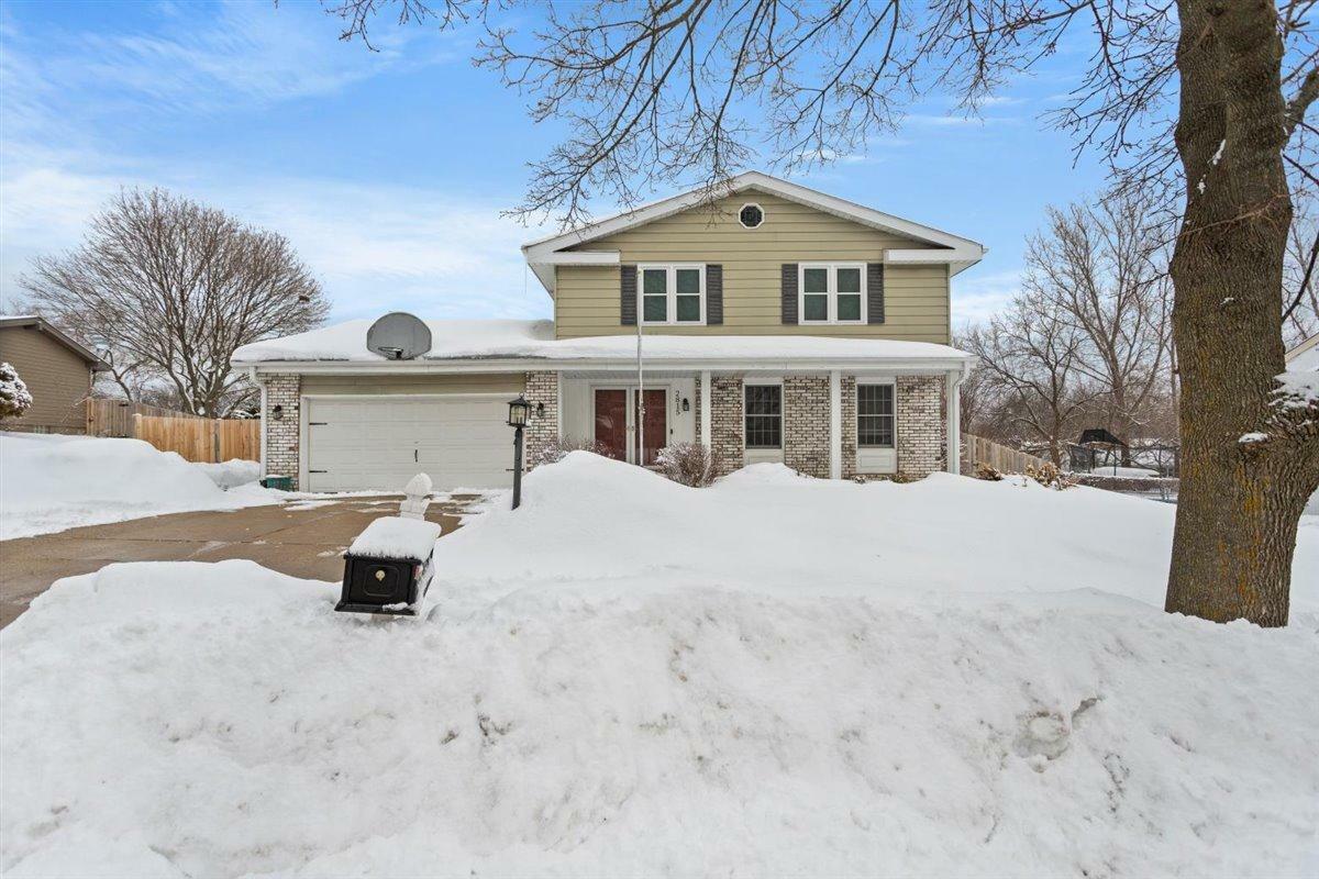 Property Photo:  2815 Buckingham Ct  WI 53188 