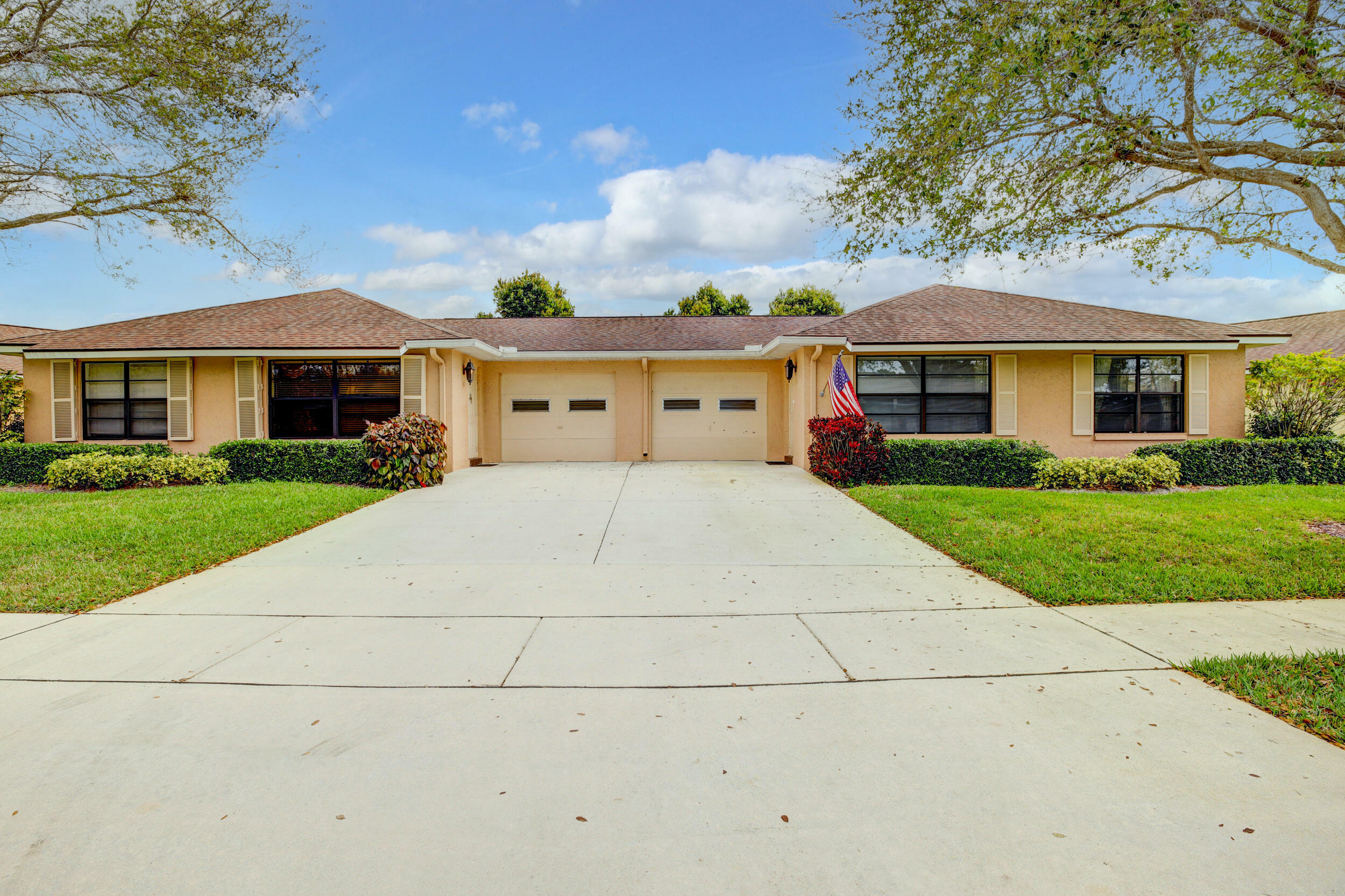 Property Photo:  4350 Pear Tree Circle B  FL 33436 