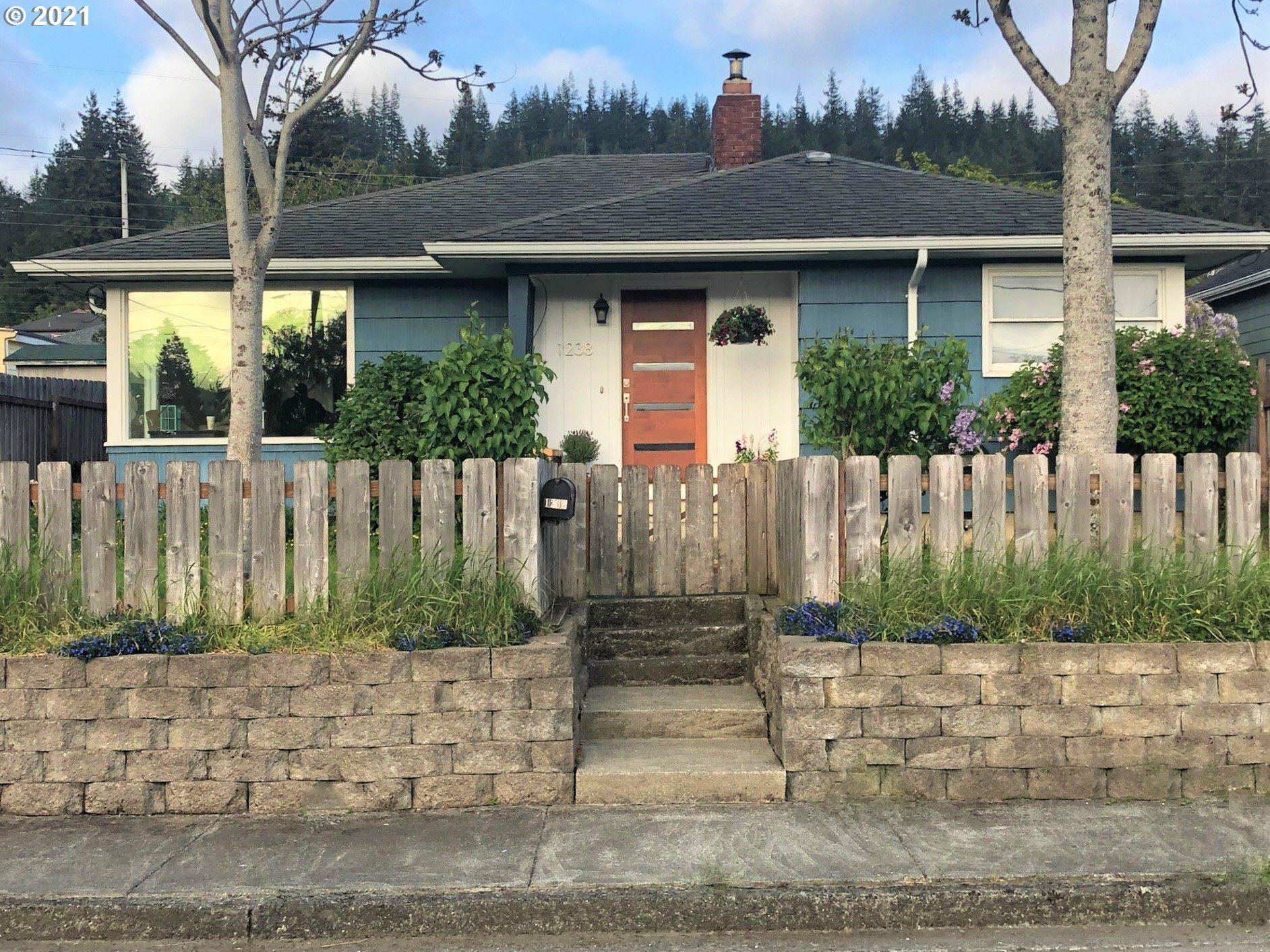 Property Photo:  1238 N Folsom Ct  OR 97423 