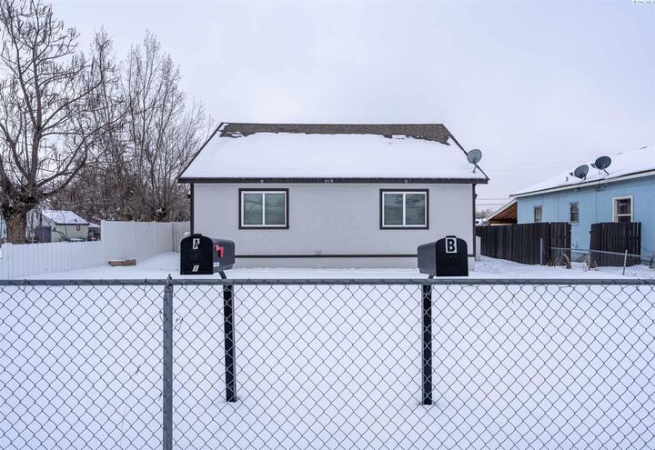 910 W Pearl St  Pasco WA 99301 photo