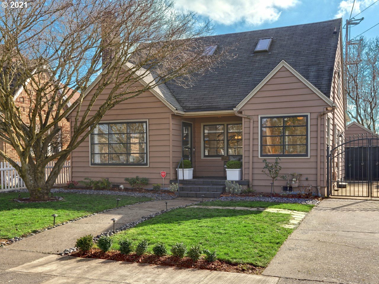 Property Photo:  2714 N Willamette Blvd  OR 97217 