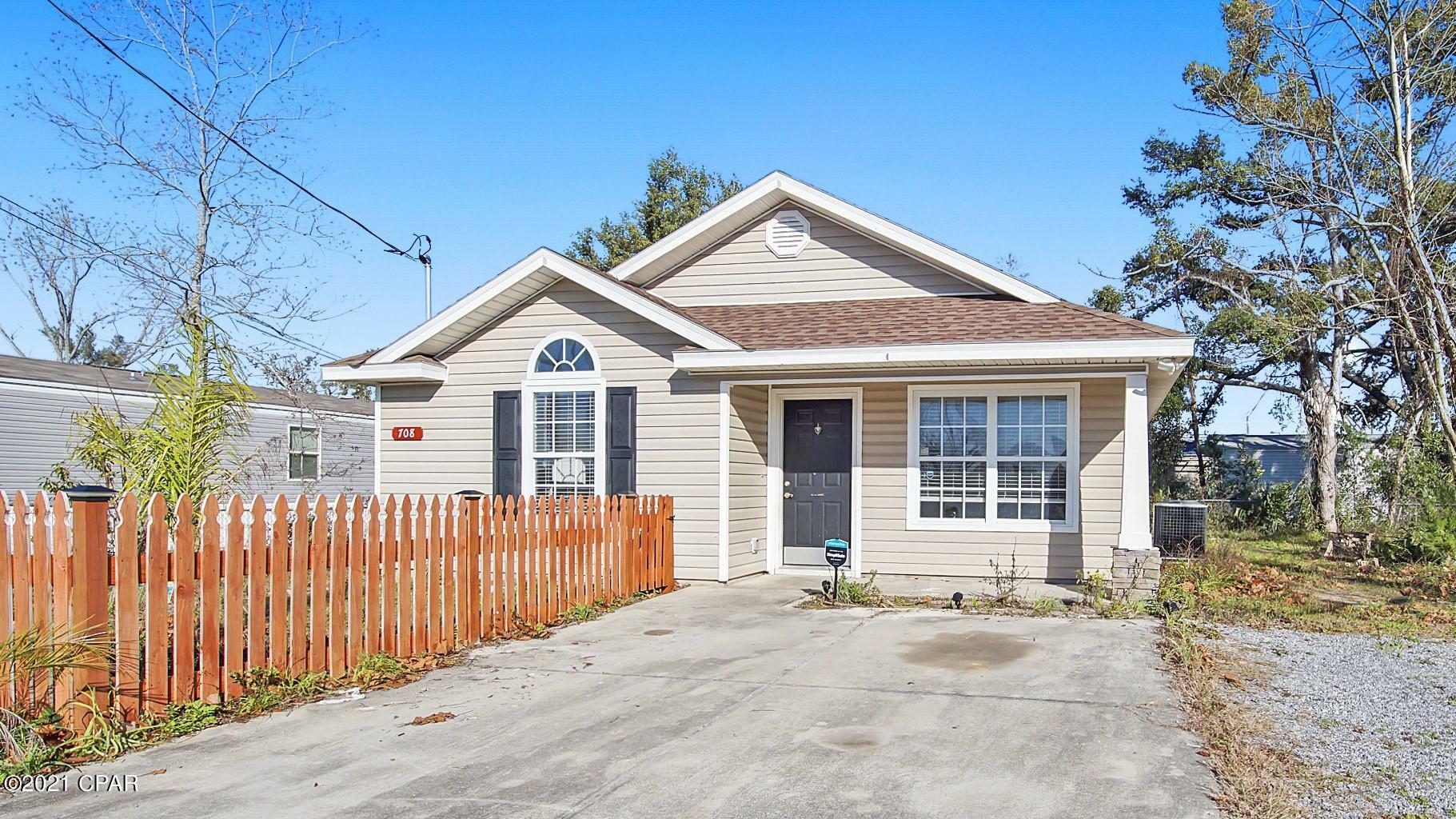 Property Photo: 708 School Avenue FL 32401