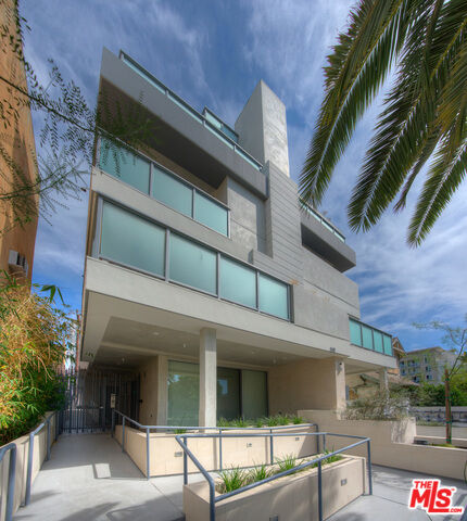 Property Photo: 1148 N Detroit St 3B CA 90046