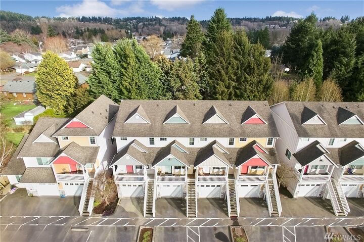 Property Photo: 1814 I St NE 212 WA 98002