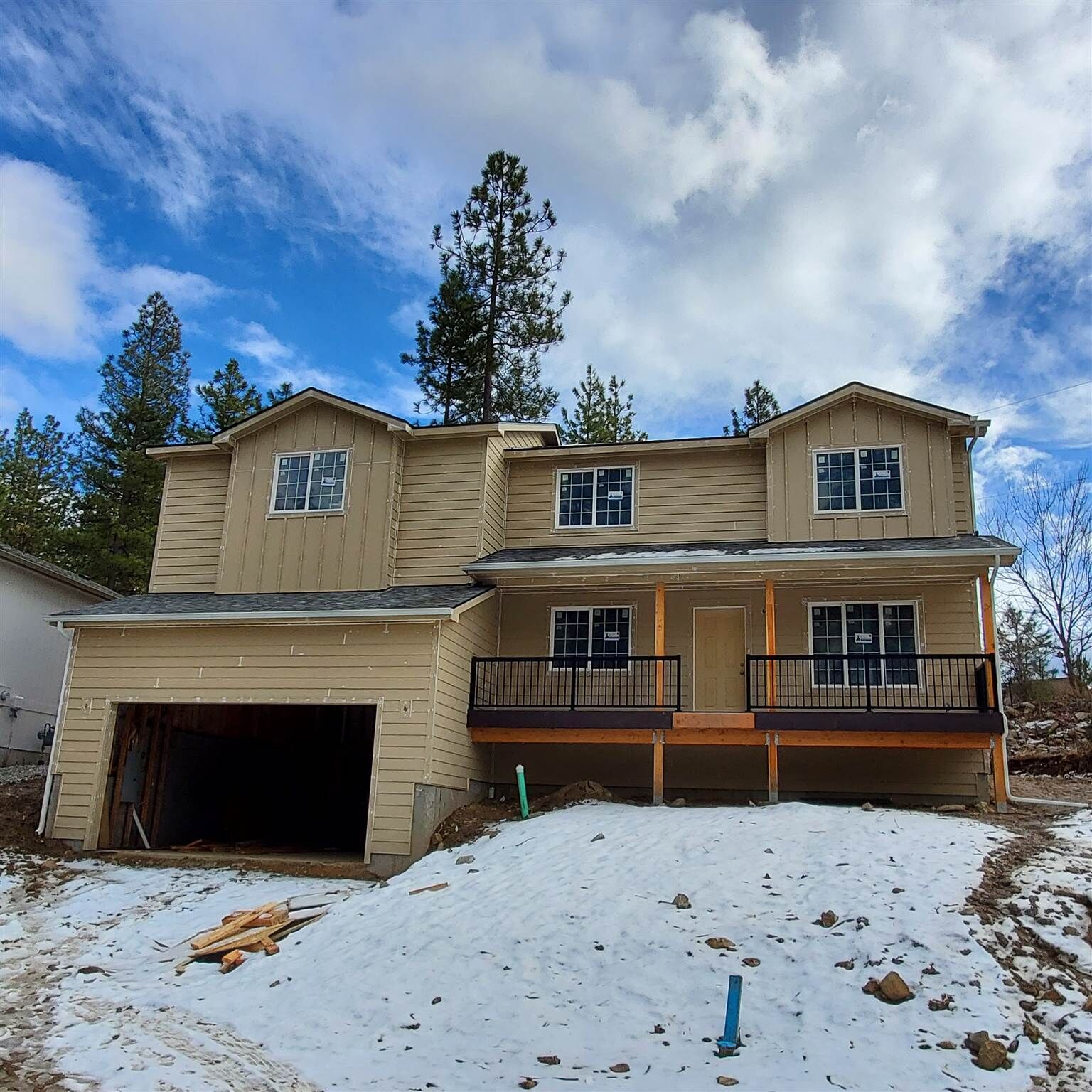 Property Photo:  820 E Canterbury Ln  WA 99005 