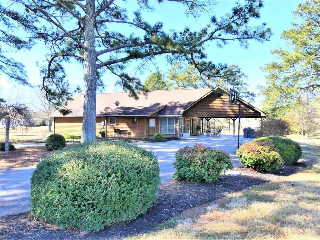 Property Photo: 1687 State Highway 304 TN 37880