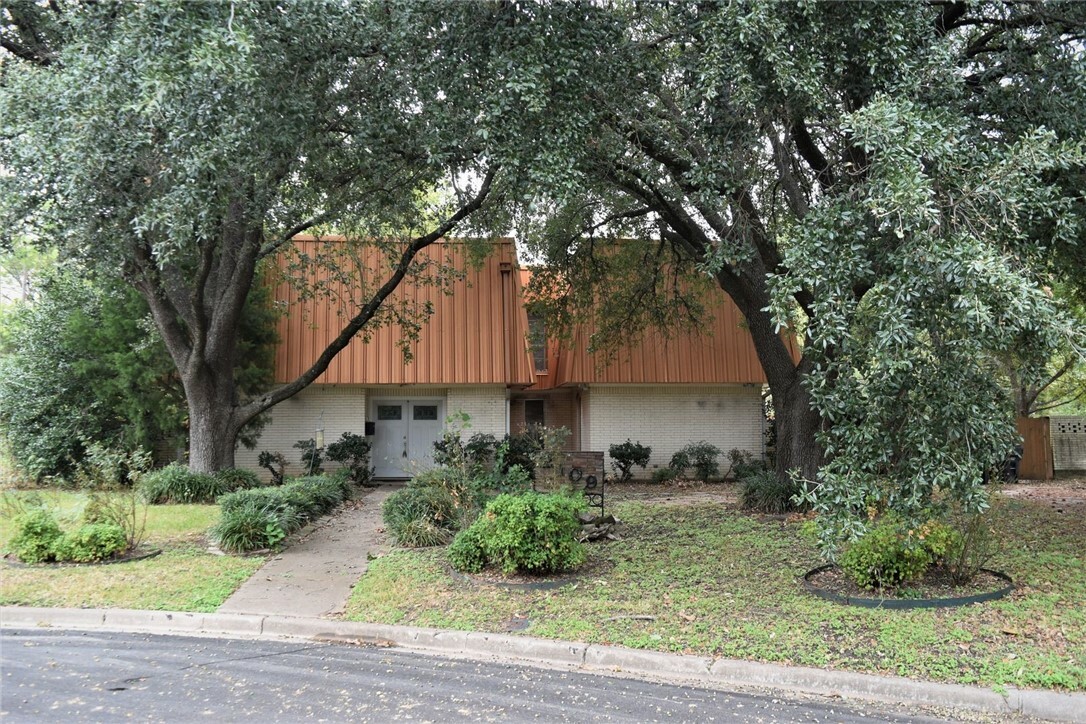 Property Photo:  2109 Horne Circle  TX 76705 