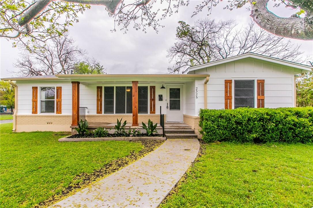 Property Photo:  2325 N 44th Street  TX 76710 