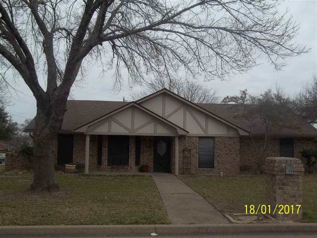 Property Photo:  1004 Dendron Drive  TX 76643 