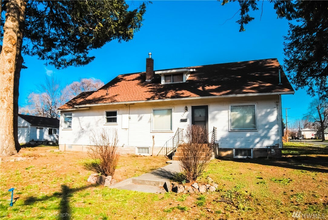 Property Photo:  1301 Olive Street  WA 99362 