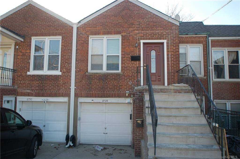 Property Photo:  