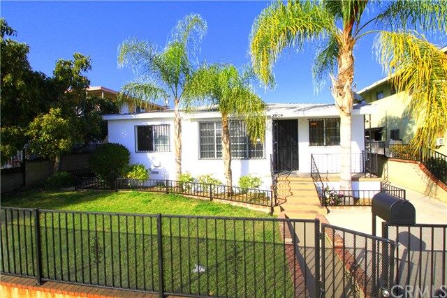 Property Photo:  2404 W Via Acosta  CA 90640 