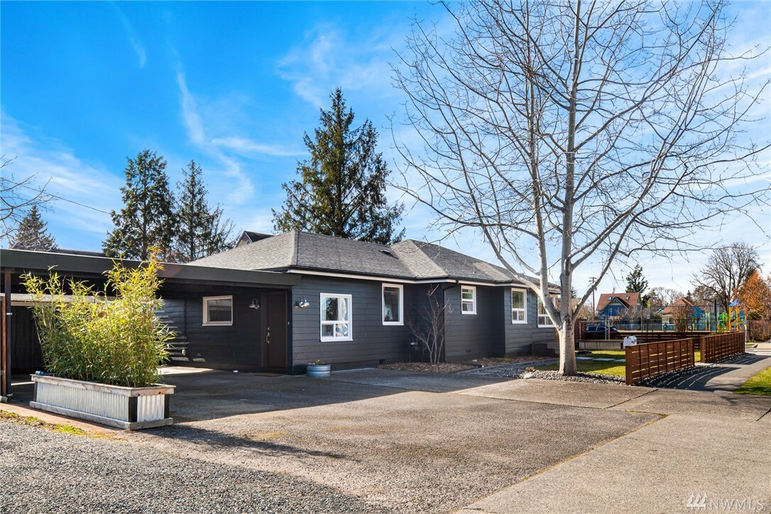 Property Photo:  1515 W North St  WA 98225 