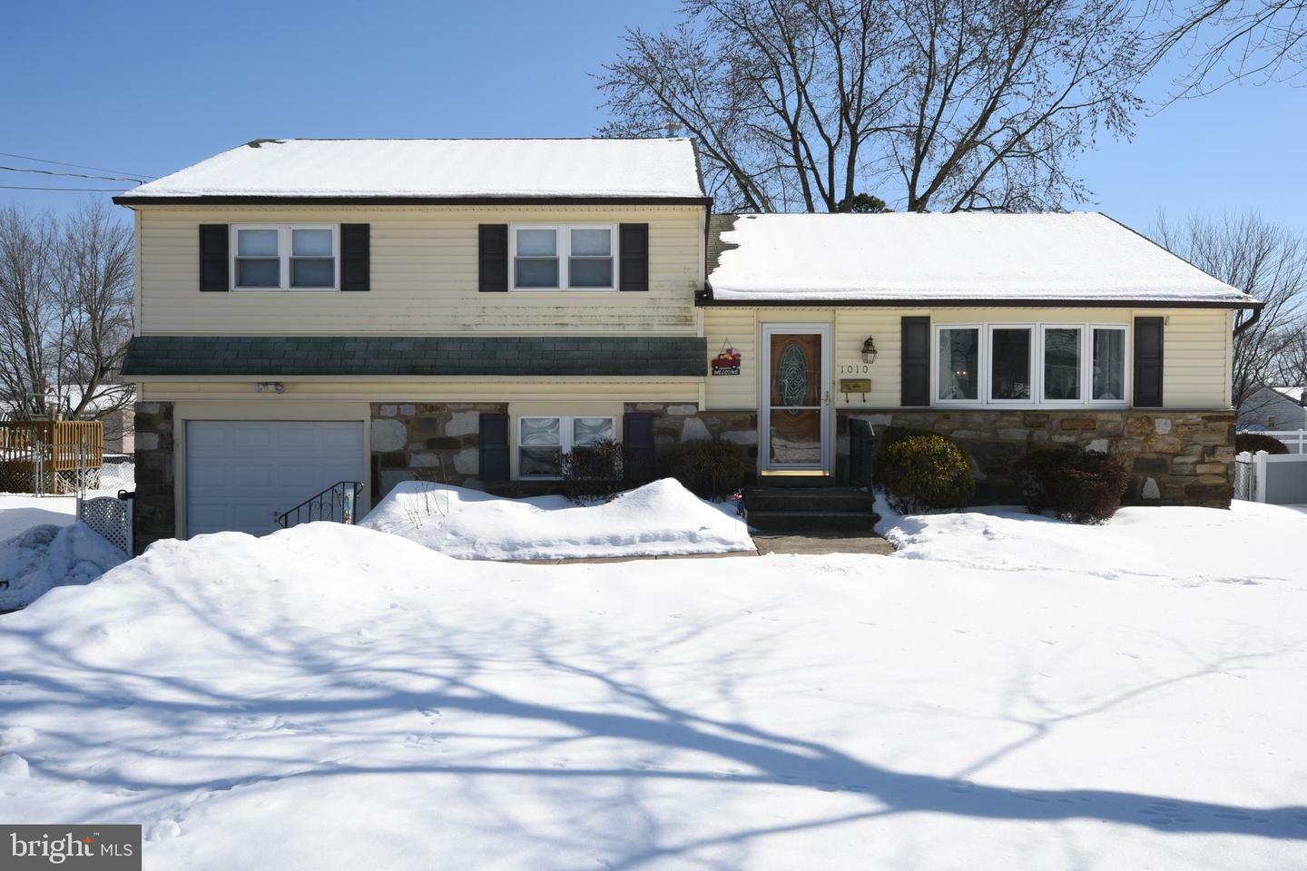 Property Photo:  1010 Howard Road  PA 18974 