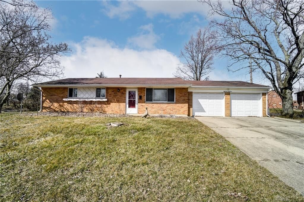 Property Photo: 1819 Ironwood Drive OH 45324